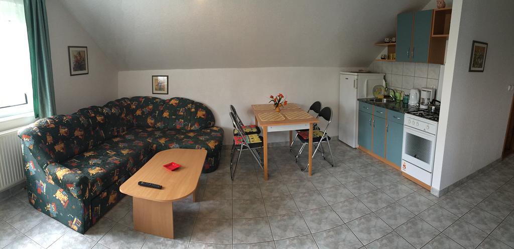 Balatongyörök Frankie Holiday Apartment Ii. מראה חיצוני תמונה